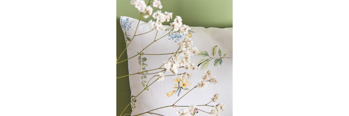 Eine florale komplette Textilserie von Clayre &...